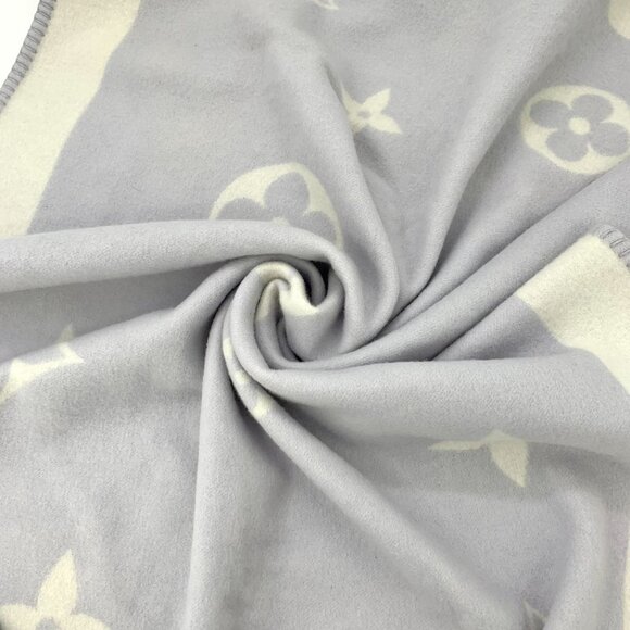 Louis Vuitton Light Purple Logo Embossed Wool & Cashmere Blanket - Picture 1 of 9